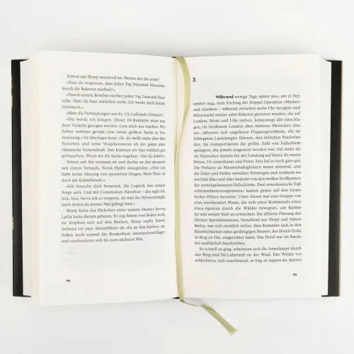 Rowohlt Berlin Spionagethriller-Atom