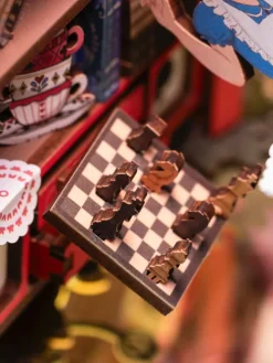 Booknook: Alice Adventure*Robotime Outlet