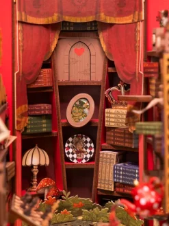 Booknook: Alice Adventure*Robotime Outlet