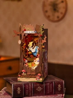 Booknook: Alice Adventure*Robotime Outlet