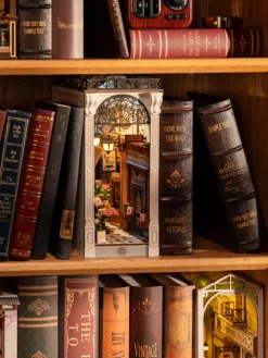 Booknook: Arcade Dating*Robotime Clearance