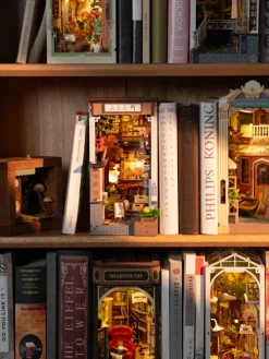 Booknook: Sakura Wine Alley*Robotime Sale