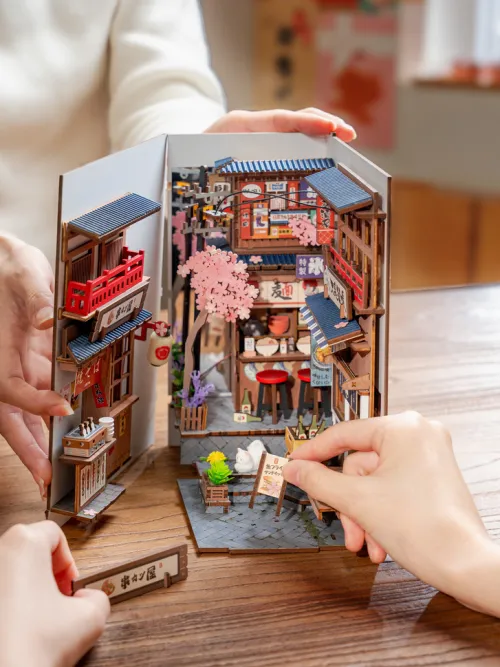 Booknook: Sakura Wine Alley*Robotime Sale