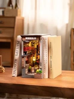 Booknook: Sakura Wine Alley*Robotime Sale