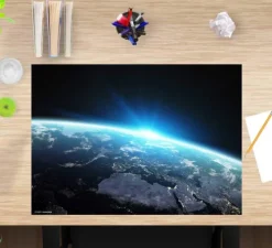 Cover-your-desk Schreibtischunterlagen*Schreibtischunterlage für Kinder und Erwachsene Erdkugel bei Nacht, aus hochwertigem Vinyl , 60 x 40 cm