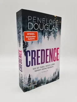 Credence - Sie ist tabu, doch Liebe kennt keine Regeln*Piper Verlag GmbH Hot