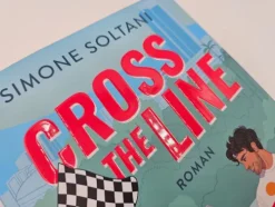 Piper Verlag GmbH Sports Romance*Cross the Line - Auf der Rennstrecke kämpft er um den Sieg, im Leben um ihr Herz