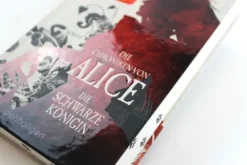 Die Chroniken von Alice - Die Schwarze Königin*Penhaligon Hot