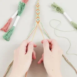 DIY Freundschaftsarmbänder Set, Neon Mix, 10 x 8 m Stickgarn in 10 verschiedenen Farben, 100 % Baumwolle und Neon 100% Polyester*Rico Design GmbH & Co.KG Online