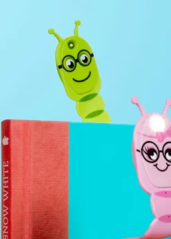 Bookchair Vertrieb Lesen & Geschichten-Flexilight Pals Leselicht (Bookworm) | grün | 2 in 1 Leselampe & Lesezeichen | LED Leselicht | Geschenk für Leser, Buchliebhaber | Deutsche Ausgabe