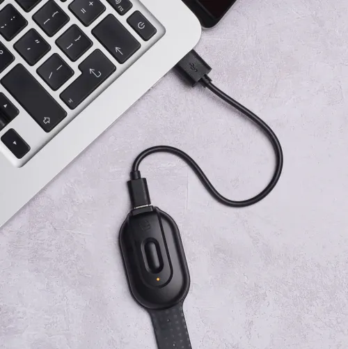 Bookchair Vertrieb Lesen & Geschichten*Flexilight RC (Black Dots) - wiederaufladbares Leselicht - 2 in 1 Leselampe & Lesezeichen - LED Leselicht - Geschenk für Leser, Buchliebhaber - Deutsche Ausgabe