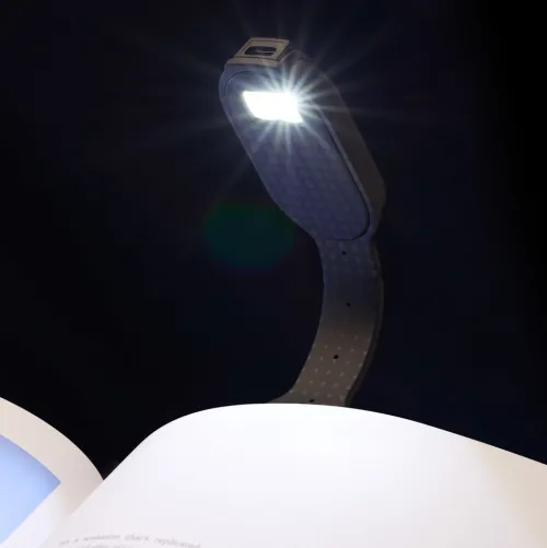Bookchair Vertrieb Lesen & Geschichten*Flexilight RC (Black Dots) - wiederaufladbares Leselicht - 2 in 1 Leselampe & Lesezeichen - LED Leselicht - Geschenk für Leser, Buchliebhaber - Deutsche Ausgabe