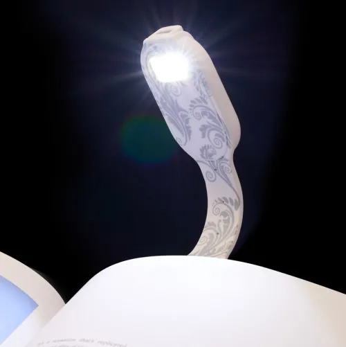 Bookchair Vertrieb Lesen & Geschichten*Flexilight RC (White Flowers) - wiederaufladbares Leselicht - 2 in 1 Leselampe & Lesezeichen - LED Leselicht - Geschenk für Leser, Buchliebhaber - Deutsche Ausgabe