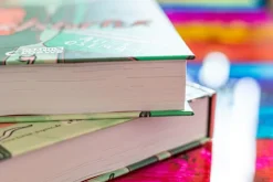 Loewe Verlag GmbH Lgbtqia+|Lgbtqia+ Jugendbücher-Heartstopper Volume 1 (deutsche Hardcover-Ausgabe)