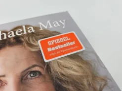 Piper Verlag GmbH Musik, Film, Theater*Hinter dem Lächeln