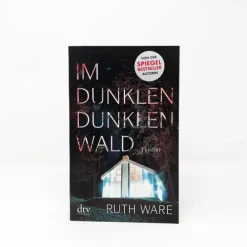 dtv Verlagsgesellschaft Psychothriller*Im dunklen, dunklen Wald