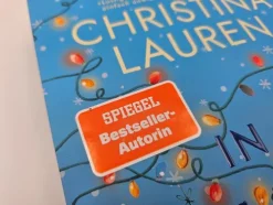 Piper Verlag GmbH Romantic Comedy-In a Holidaze - Ihr Weihnachtswunsch führt zu Gefühlschaos unterm Mistelzweig