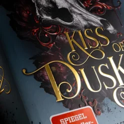Carlsen Verlag GmbH Romantasy|Büchertrends Auf Social Media*The Fallen and the Kiss of Dusk (Crowns of Nyaxia 4)